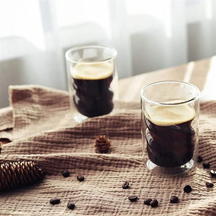 Taza de café de vidrio de doble pared y cintura pequeña