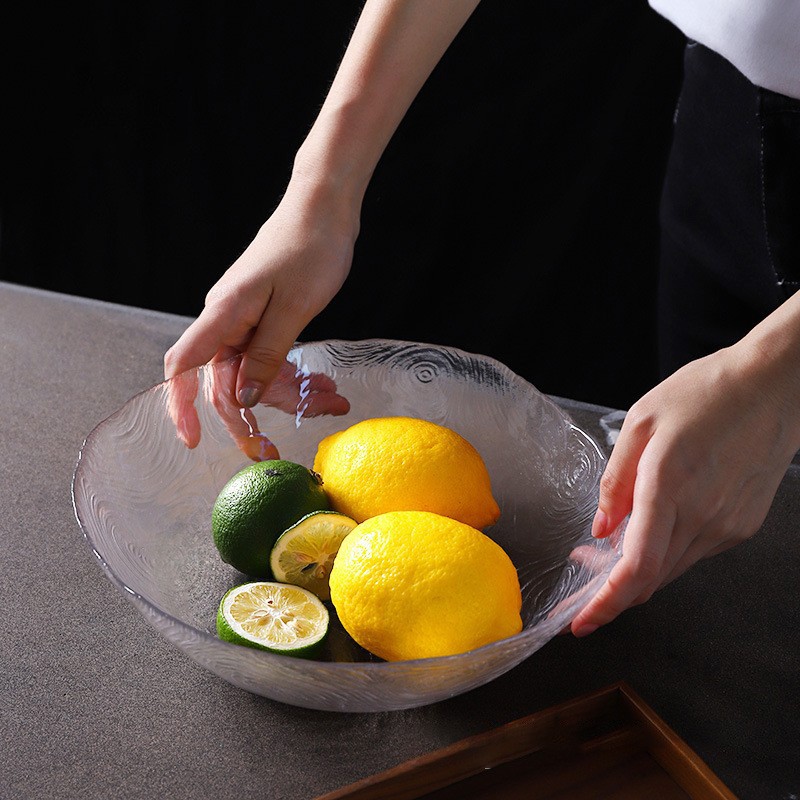 Plato de fruta de cristal con anillo de crecimiento.