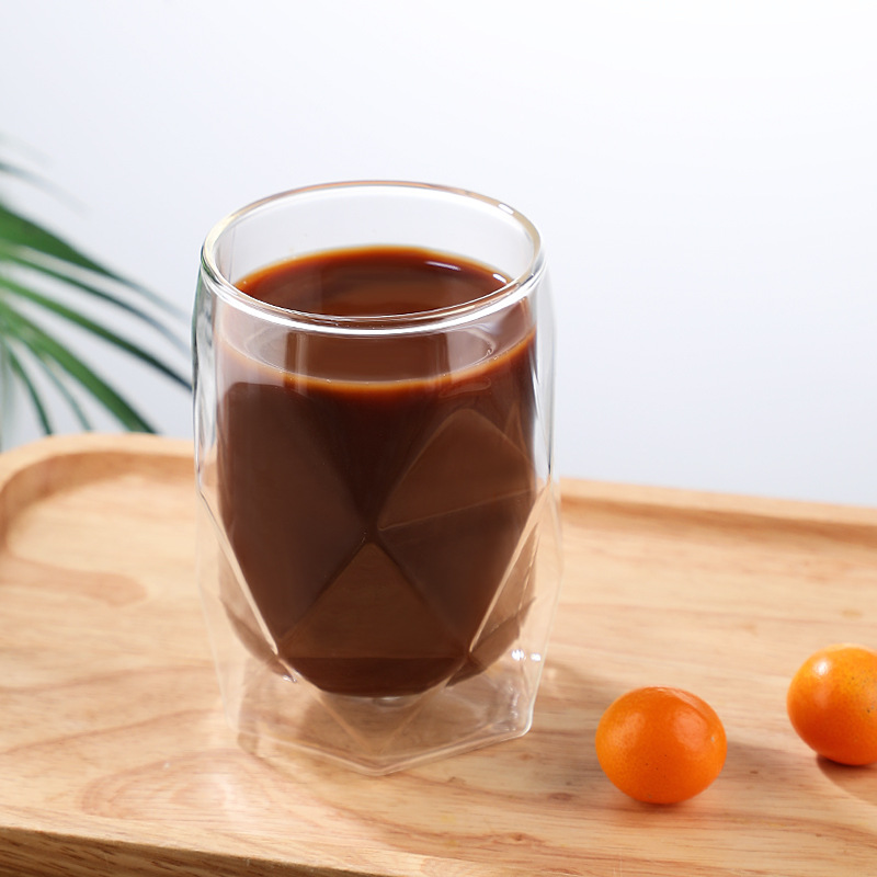 Vaso de vidrio aislado de doble pared resistente al calor simple