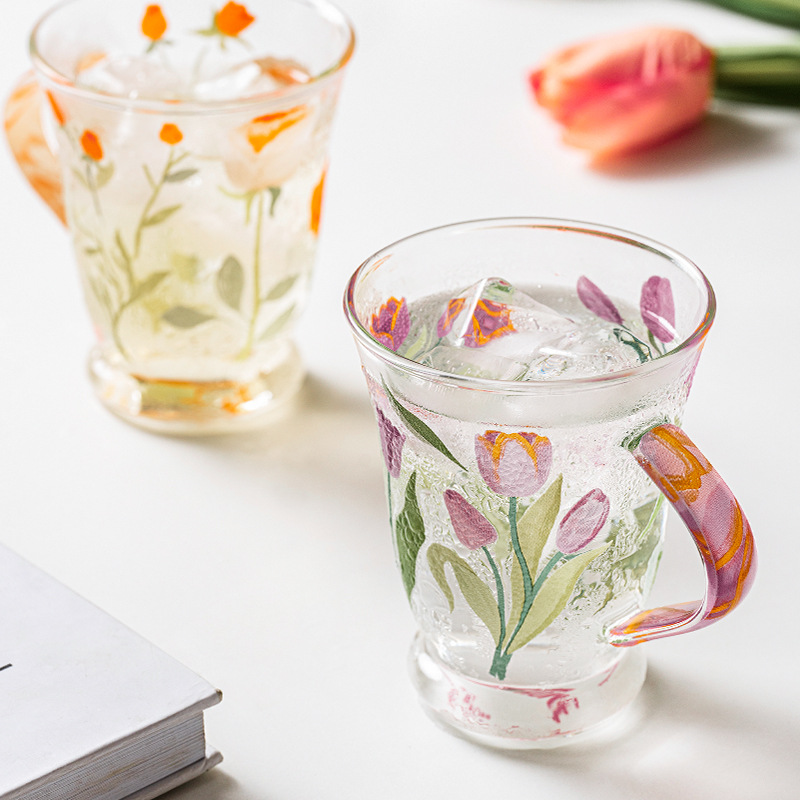 taza de agua de vidrio tulipán